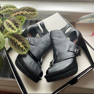 Leon Max Kayln Bootie